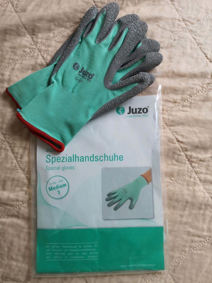 NEU! Spezialhandschuhe für Kompressionsstrümpfe Medium in Korschenbroich