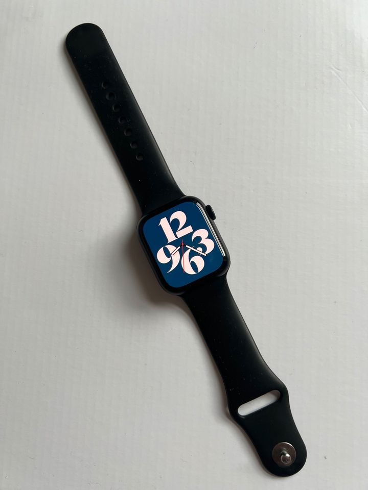 Apple Watch Series 8 in Kiel