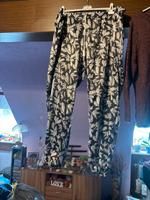 Stoffhose mit blättermuster Bayern - Schweinfurt Vorschau