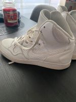 Nike Schuhe Weiß Gr. 41 Nordrhein-Westfalen - Herscheid Vorschau