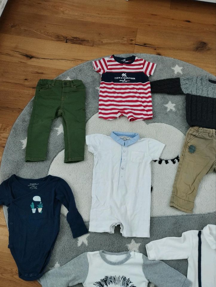 Kleines Kleiderpaket Jungen in Gr.74/80 in Villingen-Schwenningen