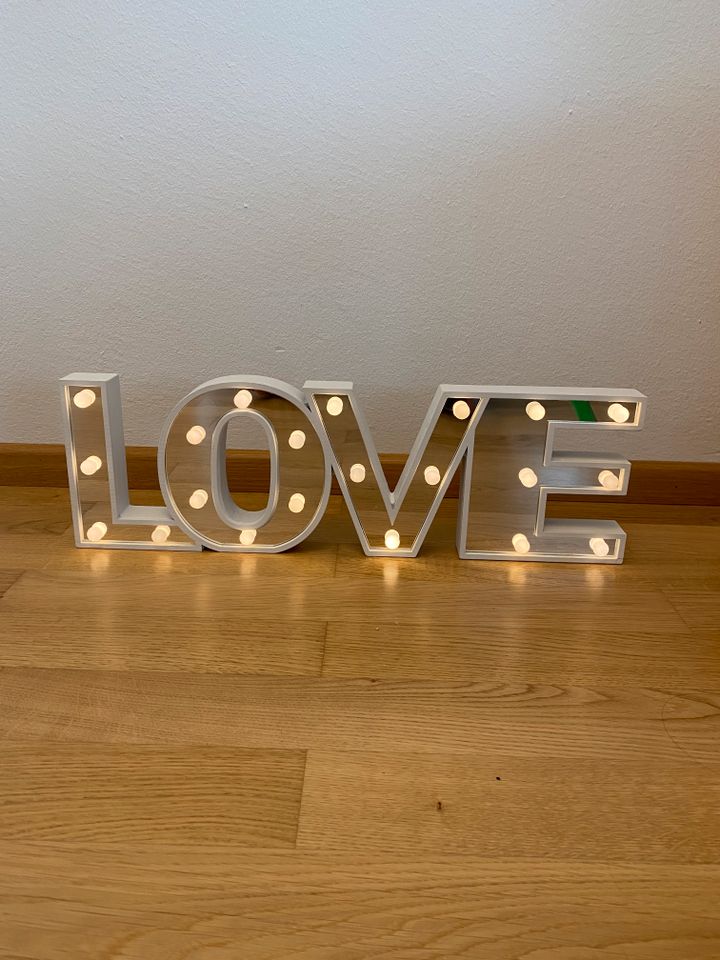 Leuchte „Love“ mit Spiegel in weiß in Schömberg