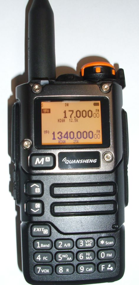 Funkgerät 16 MHz bis 1340 MHz  SSB/ AM/ FM + Lautprechermikrofon in Fürstenwalde (Spree)