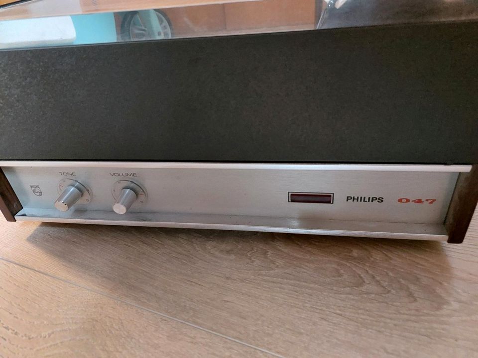 Plattenspieler von Philips retro in Lindlar