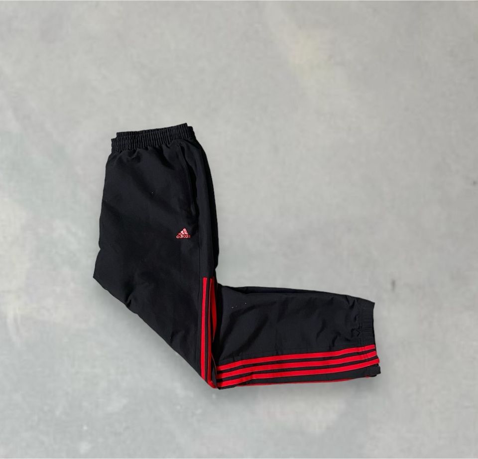 Adidas Trackpants schwarz rot Gr L straightleg baggy retro in Krefeld