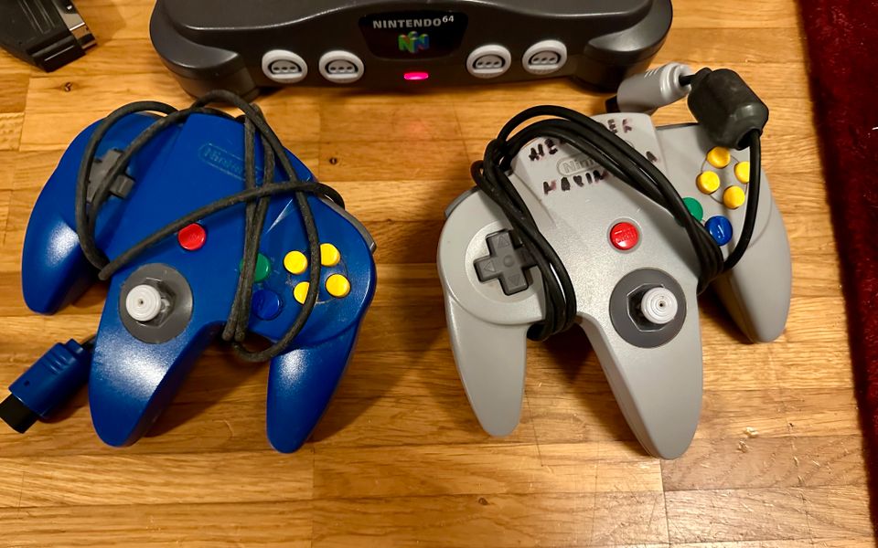 Nintendo 64 (N64) Konsole + Spiel Mario Kart 64 + 2 Controller in Düsseldorf