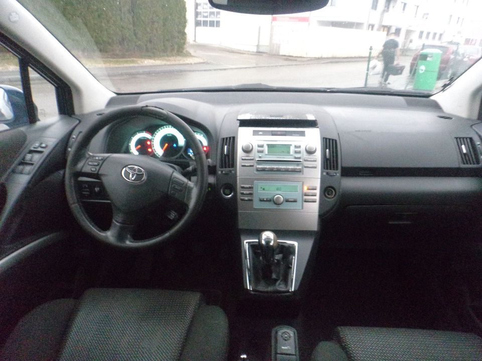 Toyota Corolla Verso 2.2 D-CAT Sol Klimaautomatik in Landsberg (Lech)