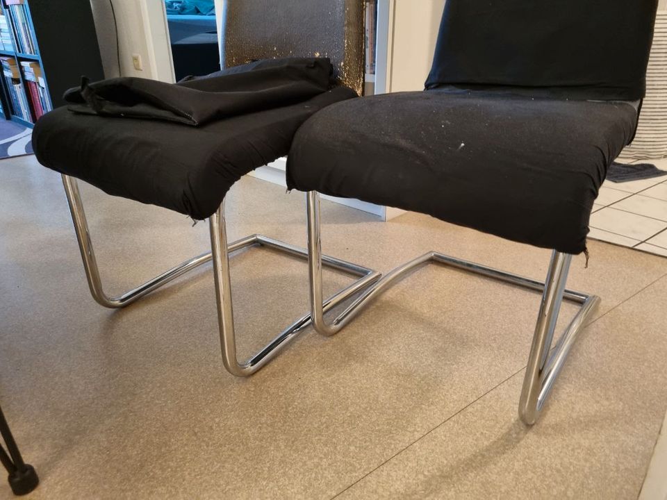 drei Stühle in Karlsruhe