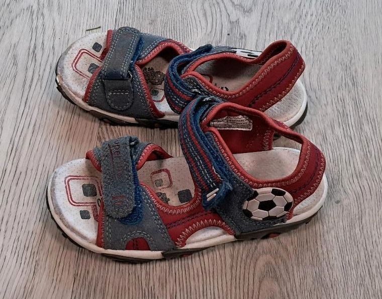 Sandalen von Superfit im Fußball-Design in Gr.  28 in Kropp