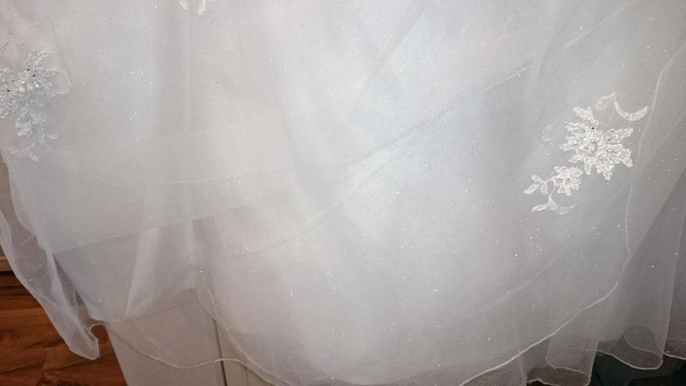 Brautkleid/Hochzeitskleid mit Schnürung, Größe variabel 40/42/44 in Schenklengsfeld