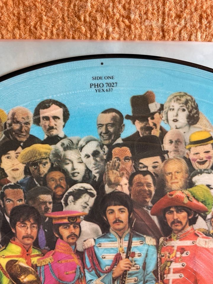 The Beatles Sgt. Pepper UK-Pressung Schallplatte LP Picture Disc in Bruckmühl