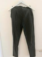 Stoffhose mit Nadelstreifen only S/28 grau Hessen - Schrecksbach Vorschau
