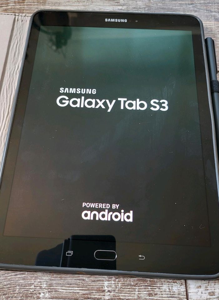 Samsung Galaxy Tab S3 mit Hülle und Pen in Eisleben