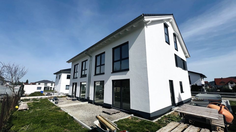 Erstbezug! Neubau-Doppelhaushälfte, 163 qm Wfl., 7,5 Zimmer, hochwertige Ausstattung! in Vöhringen