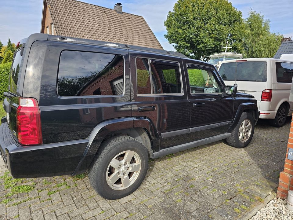 Jeep Commander 4,7 V 8 an Bastler in Uplengen