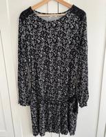 Damen Kleid Tchibo Größe 44/46 schwarz weiss Schleswig-Holstein - Lütjenburg Vorschau