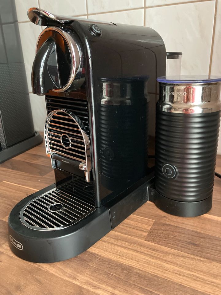 Nespresso Citiz & Milk Kapselmaschine schwarz Delonghi in Markkleeberg