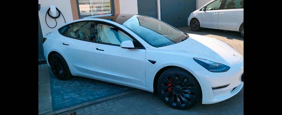 Tesla Model 3 Performance in Mönchengladbach