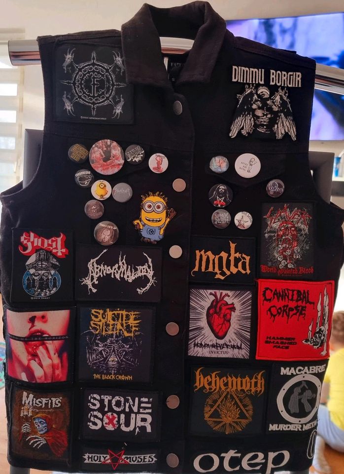 Kutten mit Metal Patches und Buttons in Nordhorn