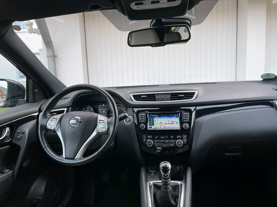 Nissan Qashqai 1.6 Tekna Navi 360° AHK 8fach DAB 09/2015 SHz in Ammerthal