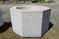 Granitbrunnen, achteckiger Granitbrunnen, Granitwassergrand, Natursteinbrunnen, Granittrog für Wasser, Brunnentrog, Steintrog, Wassergrand, Brunnen für Garten, Gartenbrunnen, Granittrog Bayern - Eppenschlag Vorschau