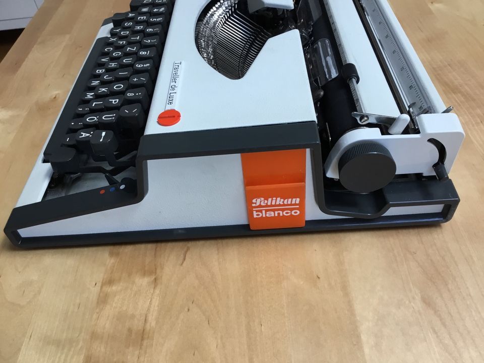 Schreibmaschine Olympia Traveller de Luxe in Hamburg