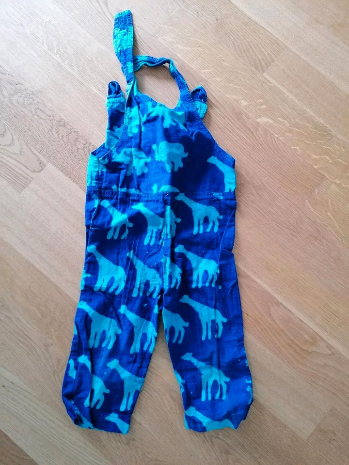 Latzhose Batik Giraffen Safari handmade in Frankfurt am Main