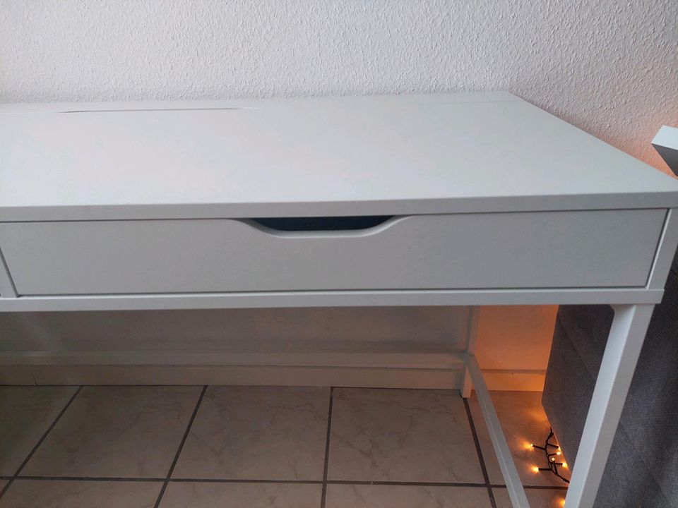 Top gepflegter ikea IKEA MICKE schreibtisch Tisch Schubladen in Alpen