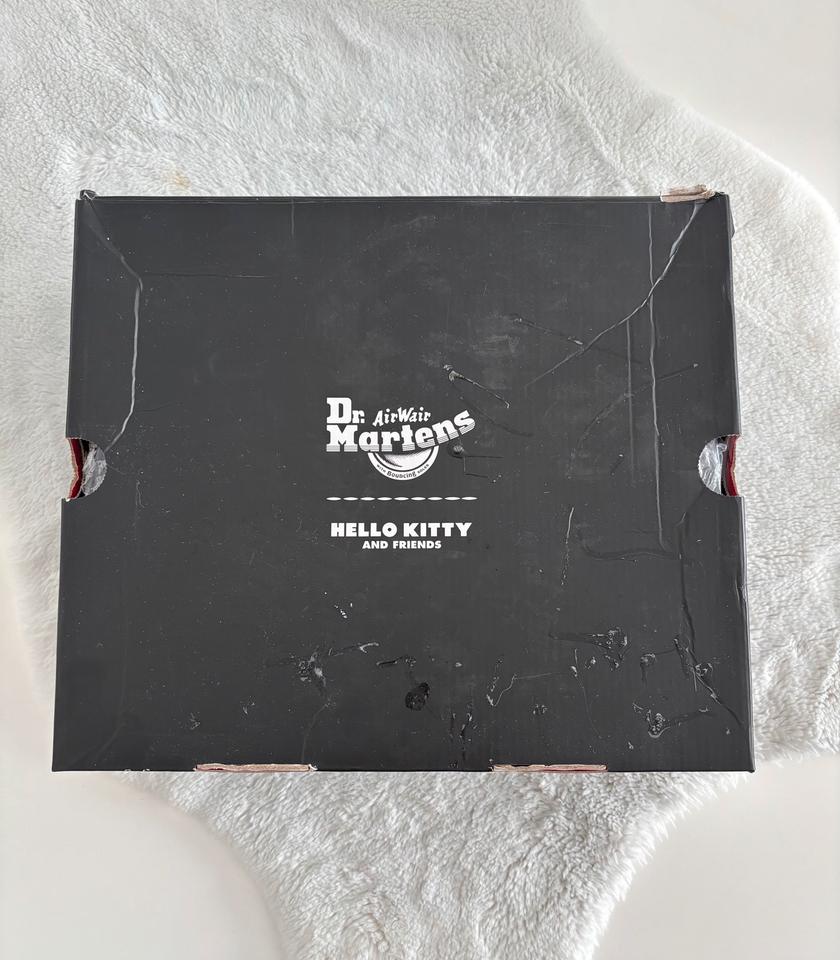 Dr. Martens Jadon Plateau Hello Kitty & Friends Limited Edition in Nürtingen