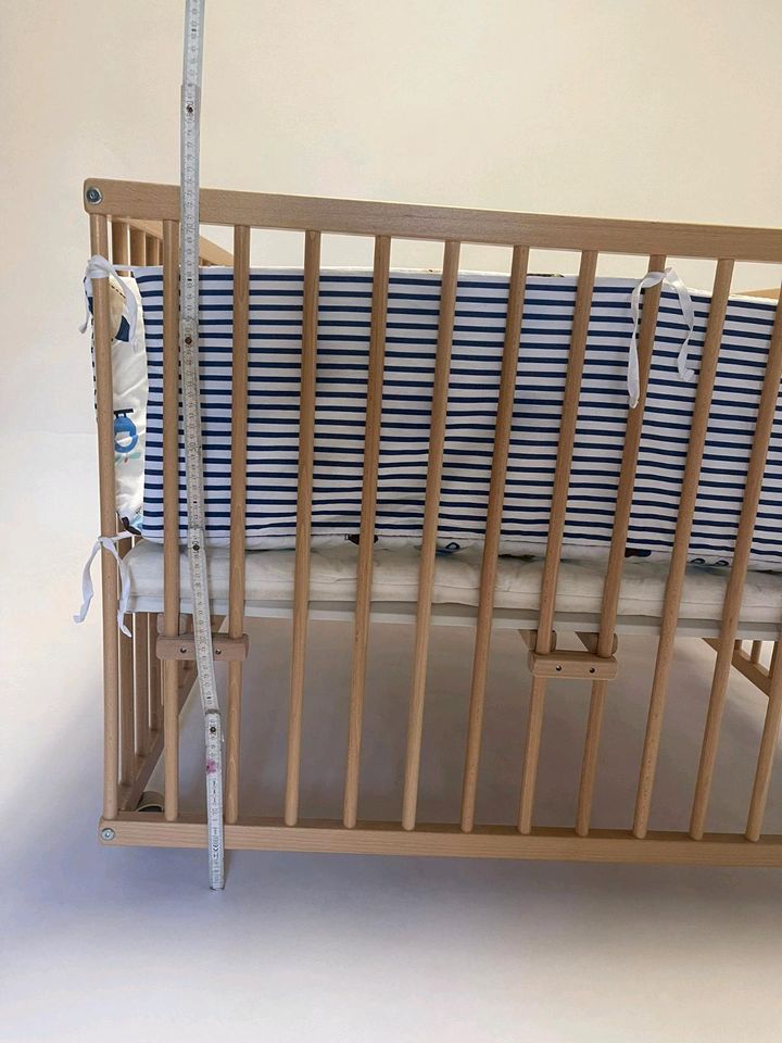 Laufstall Baby Bett Holz inklusive Matratze & Nest in Traunreut