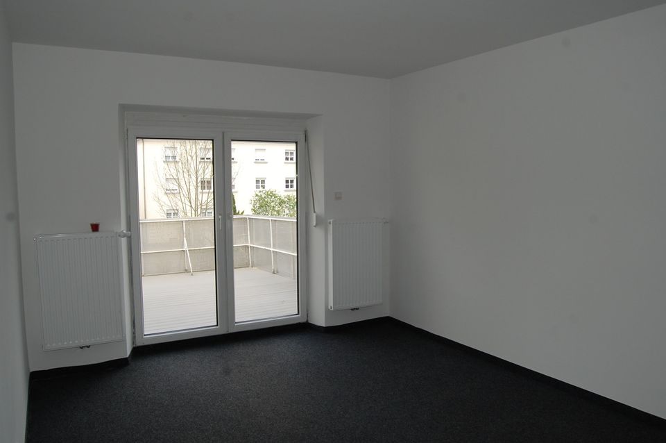 ... 3,5-Zimmer-Whg 1.OG mit ca. 30m² Dachterrasse und Einbauküche in zentraler Lage Straubing ... in Straubing