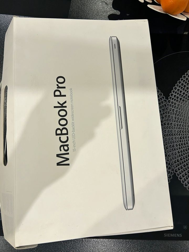 MacBook Pro 15 A1286 15.4/2.0/2x2GB/500/SD/HR in Castrop-Rauxel