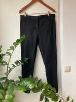 COS Hose schwarz Minimal schmal geschnitten Cotton Mitte - Wedding Vorschau
