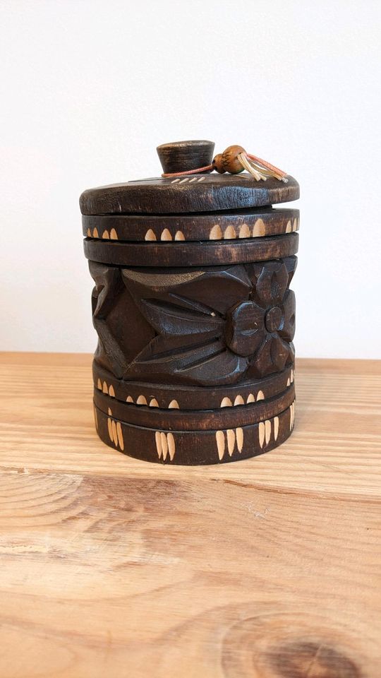 Holzdose, afrikanischer Stil in Krummennaab