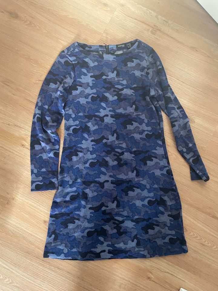 Kleid blau hellblau dunkelblau Muster 36/38 in Alzenau