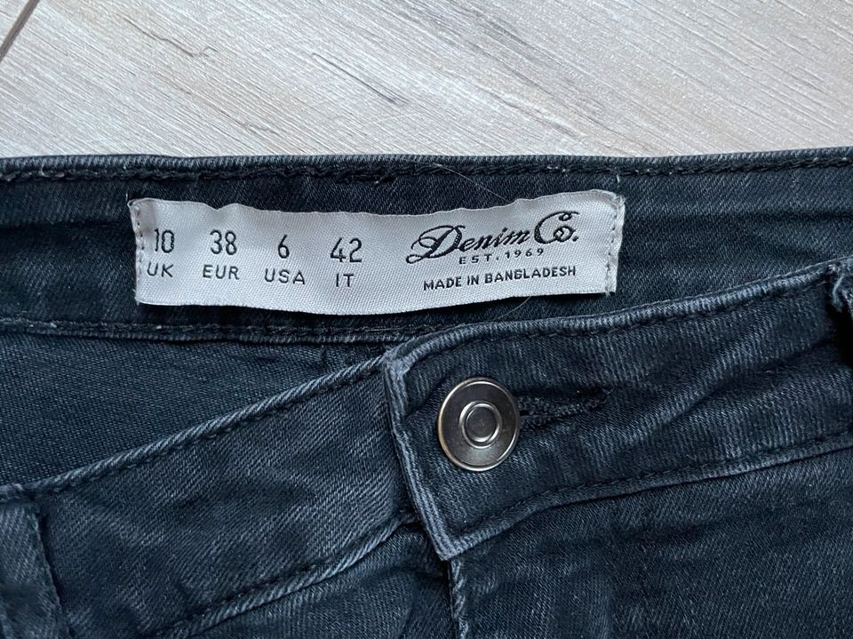 Jeans Röhre von Denim Co, schwarz, Gr. 38 wie 36 in Radbruch