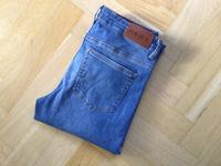 Neue Skinny Mid Waist Destroyed Jeans von NA-KD Größe 40 Frankfurt am Main - Rödelheim Vorschau