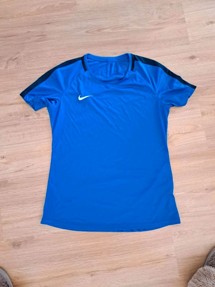 Nike Sport - / Fitnessshirt Damen Gr. M in Mülheim-Kärlich