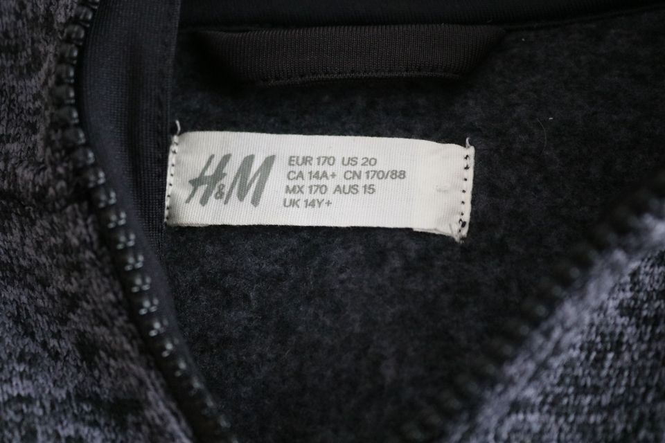 H&M Weste mit Kapuze Gr. 170 neuwertig in Schmelz