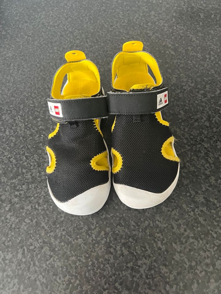 Adidas Lego Traxion BVB Sandale gr.31 in Gladbeck