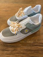 Sneaker mit Blumen Niedersachsen - Barßel Vorschau