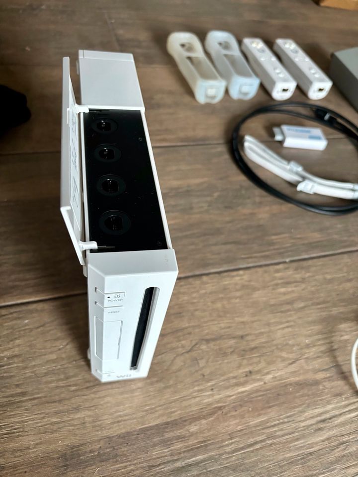 Nintendo Wii umgebaut RVL-001 HDMI GameCube kompatibel + Spiel in Velbert
