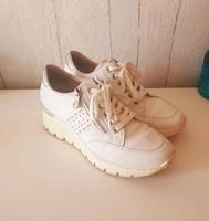Weiße Turnschuhe Halbschuhe mit silbernen Akzenten Hessen - Gemünden (Wohra) Vorschau