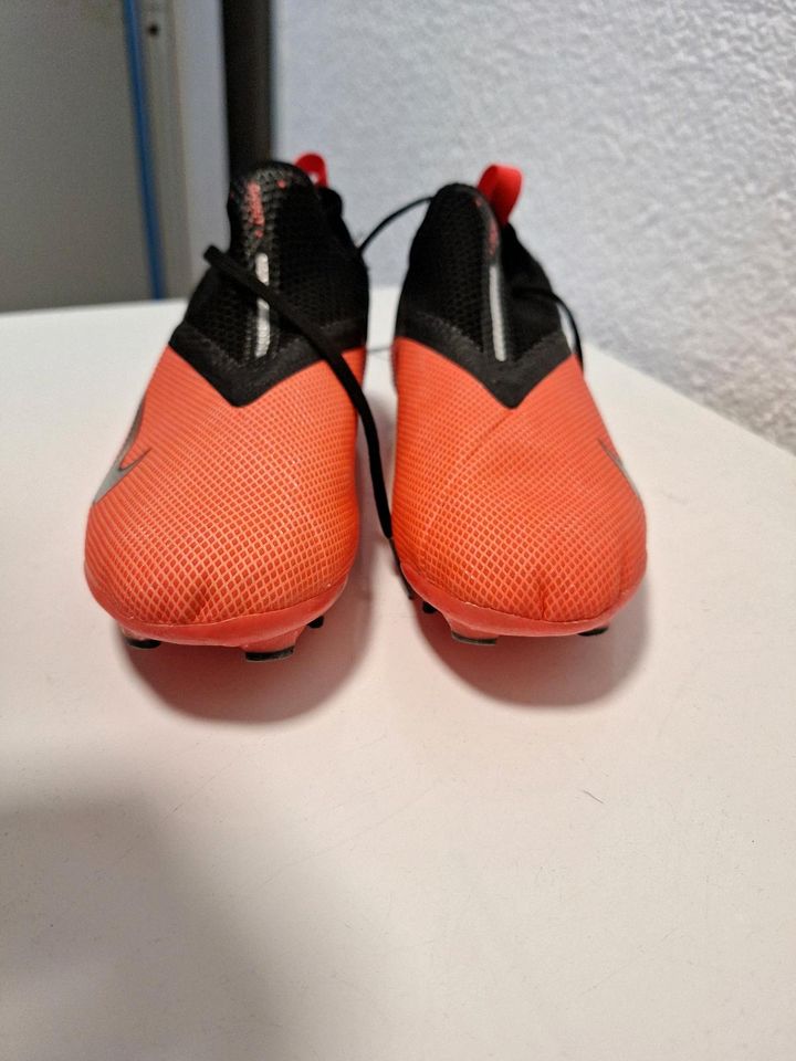 Nike Kinderfussballschuhe in Eningen