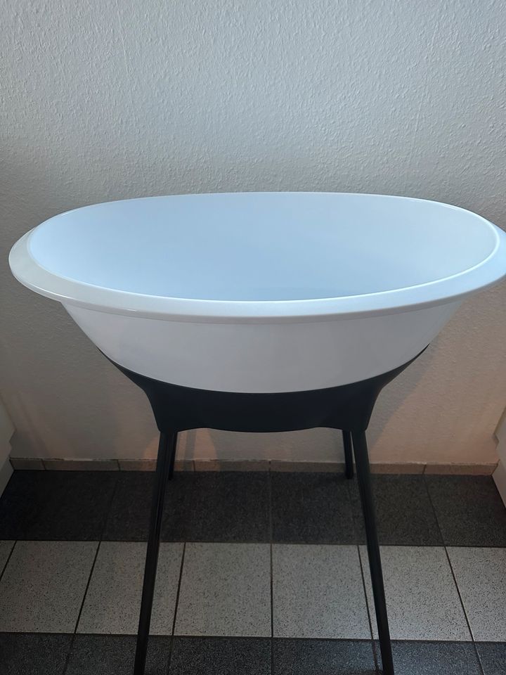 Babybadewanne mit Gestell von LUMA in Ahlen