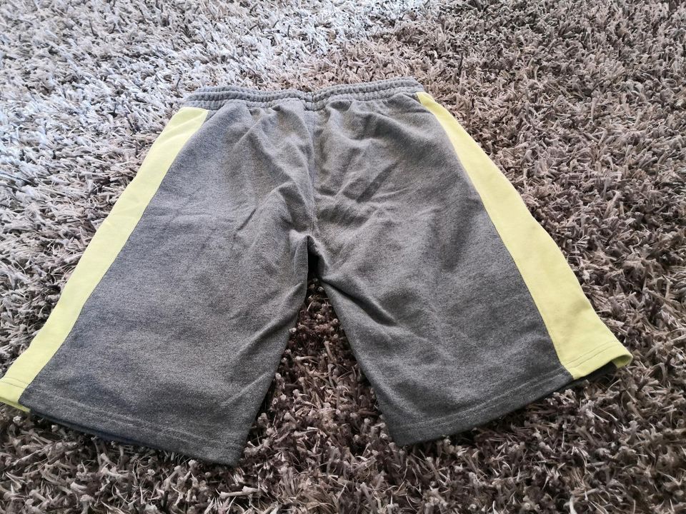 3 tlg. kurze Hosen Shorts Bermuda Gr. S 176 in Schwarzenberg (Erzgebirge)