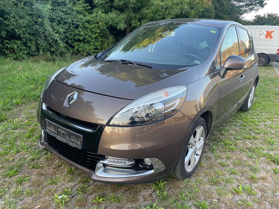 Renault Scenic III Dynamique Klima/Navi/Teilleder/Scheck in Böblingen