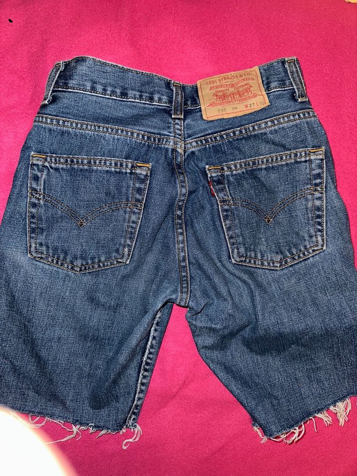 Levis Levi Strauss kurze Jeans Shorts Hose Gr W27 wie 32-34 unise in Berlin