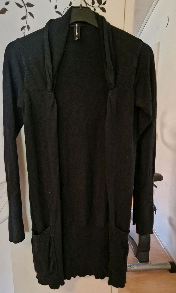 Pullover Shirts Stück 2€ in Schwalbach