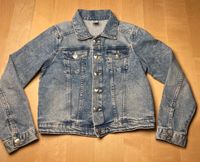 H&M Jeansjacke Gr 140 Herzknöpfe Nordrhein-Westfalen - Niederkassel Vorschau